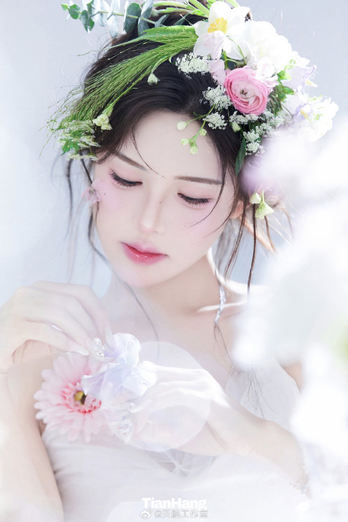 科幻氛围一角 · 热播